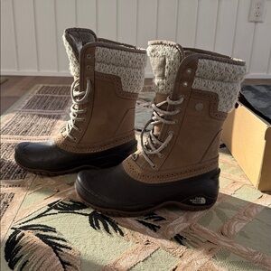 The North Face Women’s Shellista II Mid in Split Rock Brown/Dove Grey